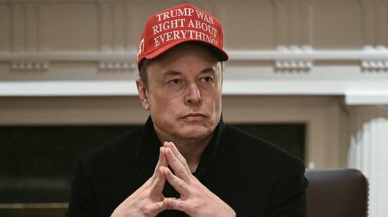 Musk terrorizmusnak nevezte a római Tesla-kereskedésben történt tűzesetet