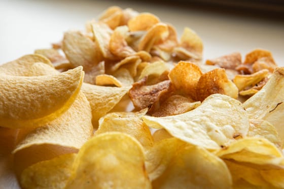 Fadarabok lehetnek a chipseszacskóban, visszahívta a Müller