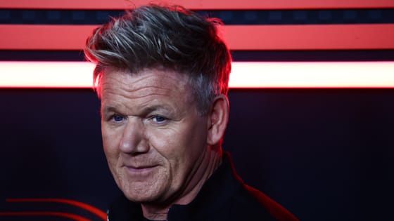 "Viseljetek sisakot!" - csúnyán megsérült egy biciklibalesetben Gordon Ramsay