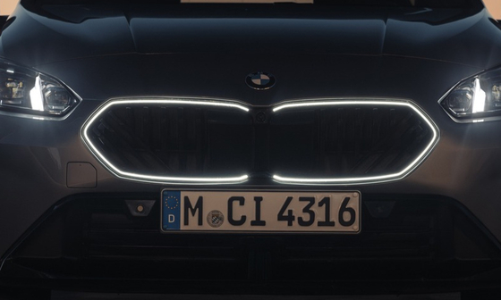 Már a legkisebb BMW-nek is világít a hűtőrácsa