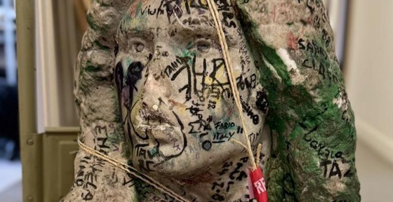 Véletlenül megtaláltál Jim Morrison 37 éve ellopott síremlékét