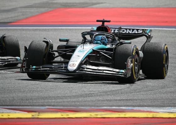 Russell nyerte az osztrák Forma-1-es futamot, miután Norris és Verstappen ütközött