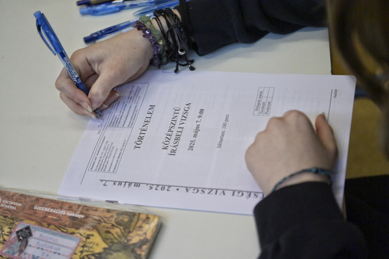 Elkezdődött a történelemérettségi, nehéz esszétémákat kaptak a diákok