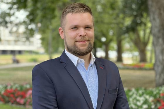 Rendőrökkel vitette el a polgármesterjelöltet a győri közszolgáltató cég a kiperelt adatok kiadása helyett
