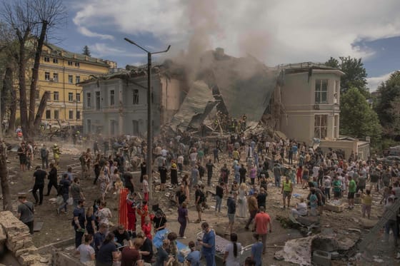 "Nem kell mentegetőznünk a gyermekkórház lebombázása miatt” – írja az az orosz propagandista, akit korábban még szakértőként futtatott a kormánymédia