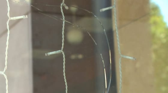 Lehet, hogy csak nekidőltek – mondta Magyar Péter szimpatizánsairól a tatabányai Turul étterem vezetője, aki szerint ők repesztették meg az egyik ablakot