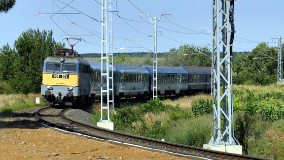 Halálra gázolt a Hernád-Zemplén InterCity egy embert Gödöllőn