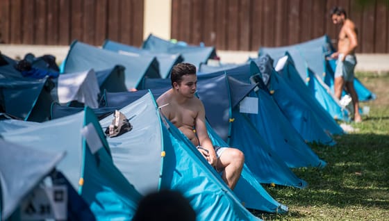 Sok száz sátrat, hálózsákot hagytak hátra a Sziget látogatói