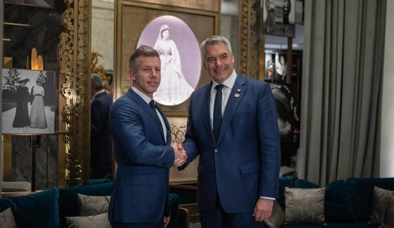 Magyar Péter az osztrák kancellárral vacsorázott egy budapesti étteremben
