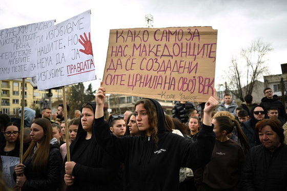 Korrupció ellen tüntettek a gyászolók Észak-Macedóniában