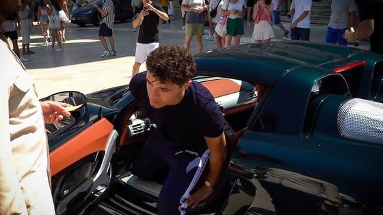 Nem akármilyen Porschéval jár Lando Norris a hétköznapokon