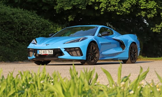 Amerika a tarkónkon ordít: meghajtottuk az őszintén tahó új Corvette-et