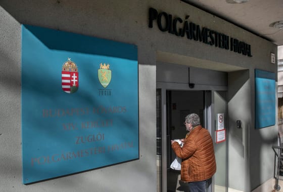 Nem lesz előválasztás Zuglóban, helyette szövetséget kötött a Szikra és a Momentum Horváth Csaba és a Fidesz ellen