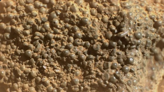 Nagyon furcsa sziklát talált a NASA a Marson
