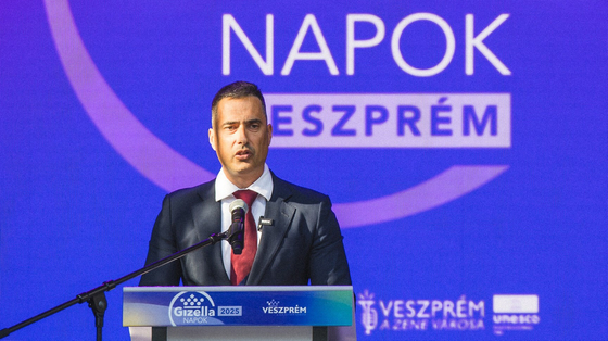 Legalább százezer forintra büntetné a fideszes képviselő azt, aki élő állattal koldul