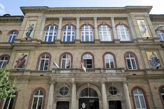 Több tüntetést is szerveznek a Madách-gimnázium kirúgott igazgatójáért