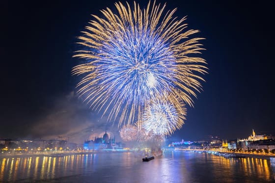 Bizonytalan, hogy megtartják-e az esti tűzijátékot, óránként értékelik a helyzetet