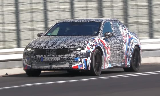 Videón a hangtalanul hasító vadonatúj elektromos BMW M3