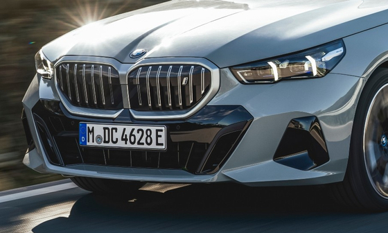 Közel 50 kilométernyi extra hatótávot kapott a BMW i5