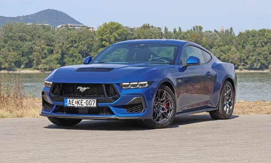 Zéró villany, semmi turbó, csak az őszinte V8: meghajtottuk a vadonatúj Ford Mustangot