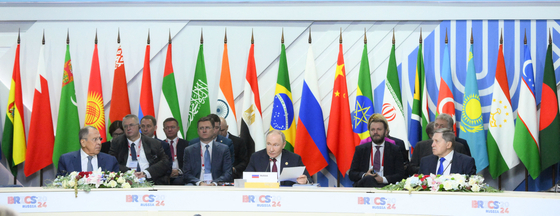 A BRICS-tagok egy része is helyteleníti, hogy Putyin és Hszi Nyugat-ellenes bunkósbotként lóbálják a szervezetet