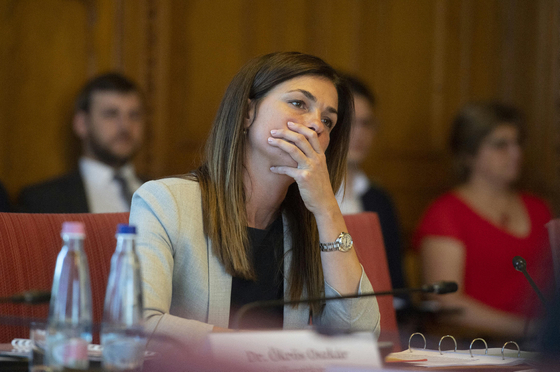 Magyar Péter ügyvédjét akarta besározni, de végül Varga Juditot hozta kapcsolatba Soros Györggyel a Magyar Nemzet