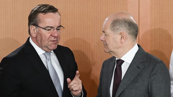 Párttársai kérik a német kancellárt, hogy álljon félre az előrehozott választás előtt