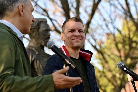 Orbán Viktor helyett Menczer Tamás reagált Magyar Péter kihívására