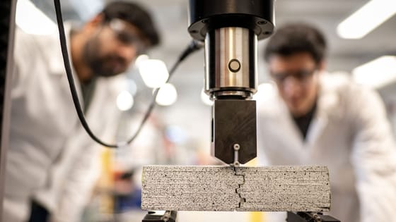 Megcsinálták a lyukas betont, 560 százalékkal erősebb lett, mint amit most használ az ember