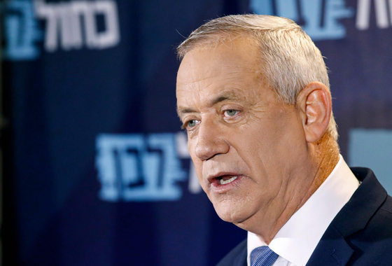Kilépett az izraeli egységkormányból Netanjahu legnagyobb politikai kihívója, Beni Ganc