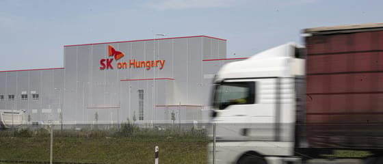 Az EU-val javíttatná ki akkugyáras öngólját az Orbán-kormány