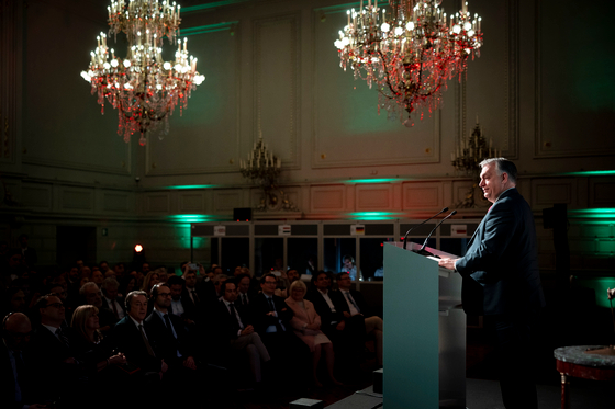 Orbán: A történelem szemétdombjára küldjük a brüsszeli bürokratákat