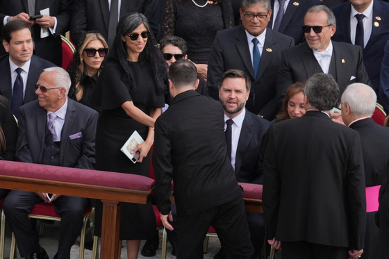 XIV. Leó pápa beiktatásán fogott kezet Volodimir Zelenszkij és J. D. Vance