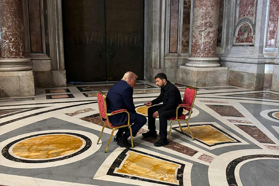 Újabb részletek derültek ki Trump és Zelenszkij vatikáni találkozójáról
