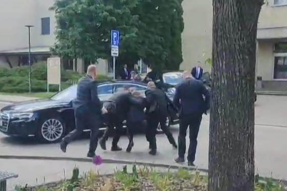 Elugrott a testőr a golyók elől, ahelyett, hogy a testével Ficót védte volna
