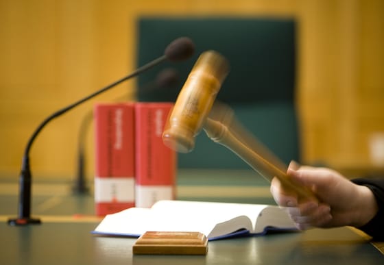Elsőfokon elítélték a gyorshajtó motoros halálát okozó ittas gyalogost