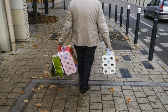 És akkor tizenöt év kormányzás után eljutott a NER a wc-papír árréséig