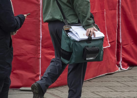 Testkamerát kaphatnak a postások