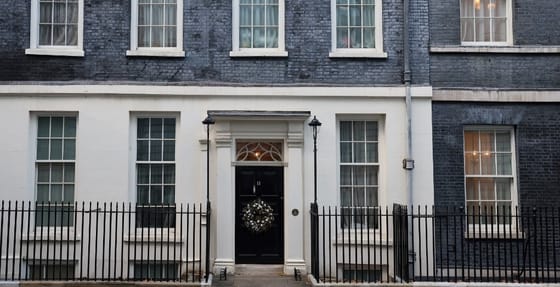 Miután bedrogoztak egy nőt a Parlamentnél, figyelmeztették a brit képviselőket, hogy ne hagyják felügyelet nélkül az italukat
