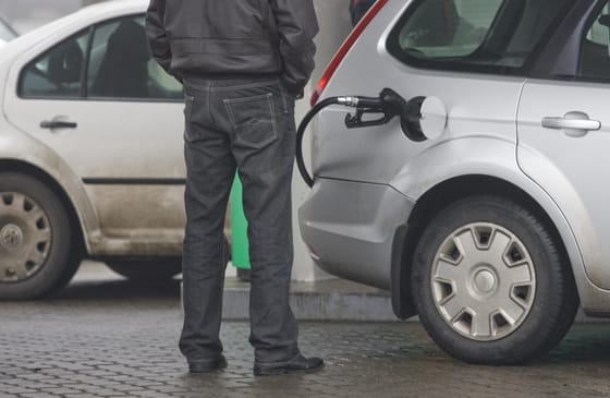 Autót lopott, hogy benzint lopjon vele