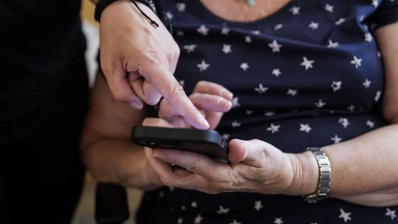 Sok hátrány éri azokat, akiknek nincs okostelefonja, és ez idővel csak rosszabb lesz