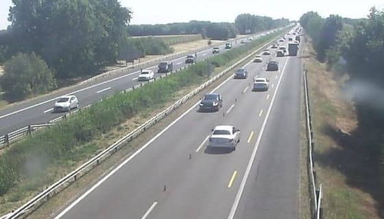 Kigyulladt egy kisteherautó az M7-esen