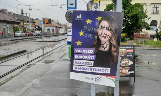 Dávid-csillagot és trágár szavakat festettek Donáth Anna egyik budapesti plakátjára