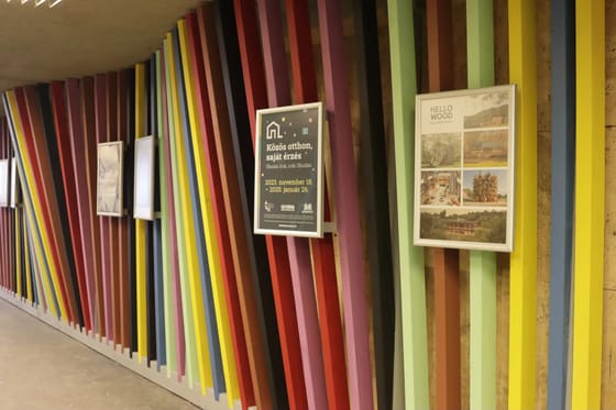 Kórházba került egy ember, miután ledőlt egy kulturális installáció a Szentlélek téren