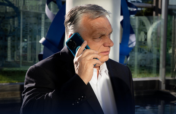 Orbán telefonos segítséget kért a rádióinterjú előtt – furcsa, hogy kitől és rejtély, hogy miért
