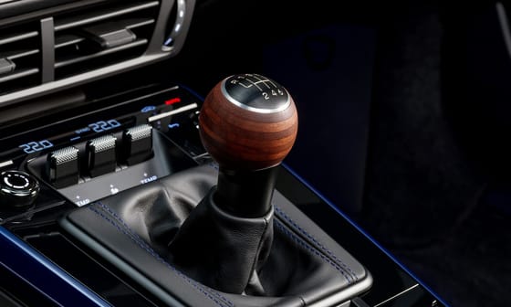 Magyarországon a csak kéziváltóval kapható legújabb őszinte Porsche