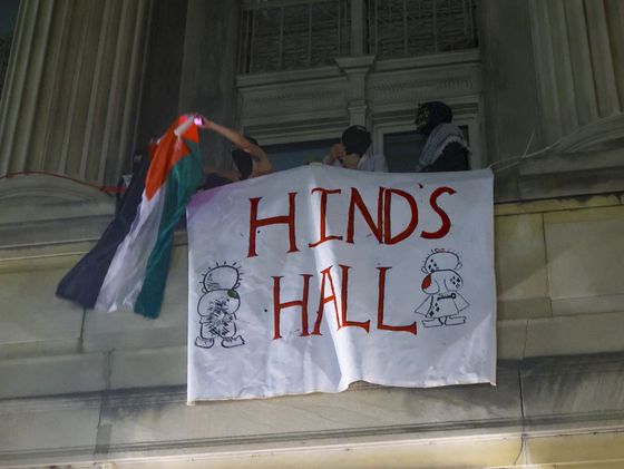 Elfoglalták a Columbia Egyetem egyik ikonikus épületét a palesztinbarát diáktüntetők 