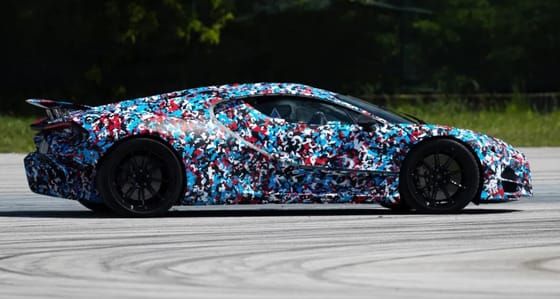 Itt vannak az első képek a Bugatti Chrion 1800 lóerős utódjáról