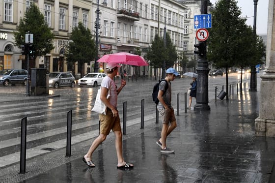 Riasztást és figyelmeztetést adtak ki – szeles, esős időnk lesz ma