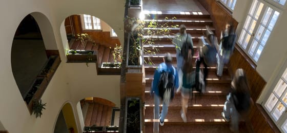 Csak olyan emberek világosíthatják fel a gyerekeket az iskolákban, amilyenek nincsenek
